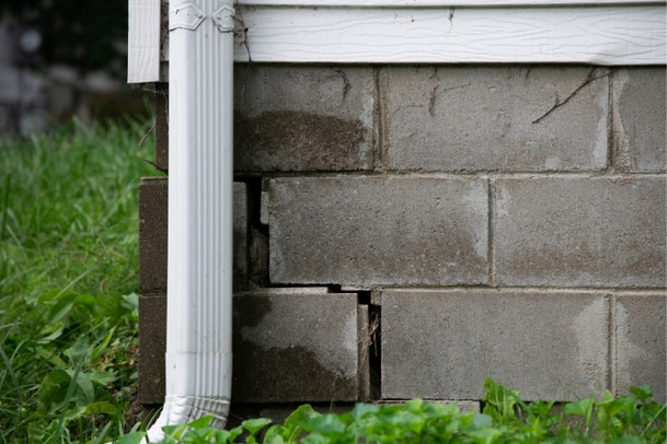 House with cracked foundation